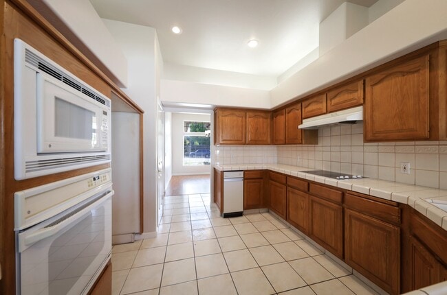 Building Photo - 4709 Laurel Springs Dr