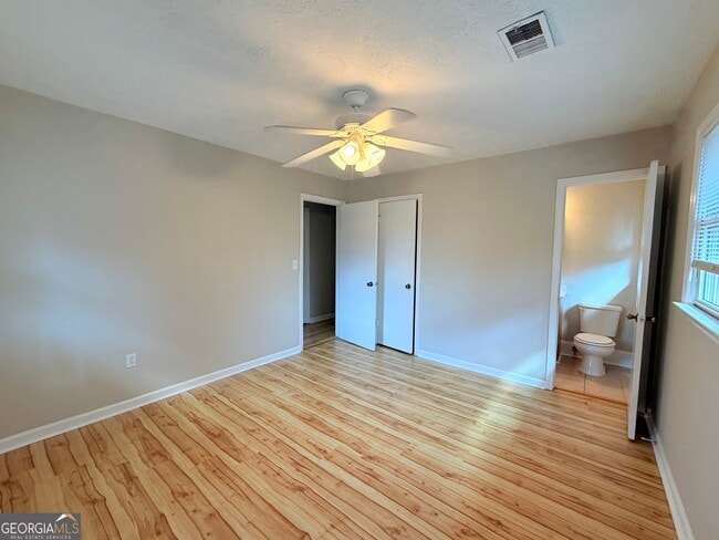 Building Photo - 13 Hearthwood Ct