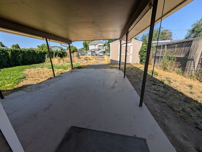 Building Photo - Pet-Friendly Clarkston House with Fenced Yard