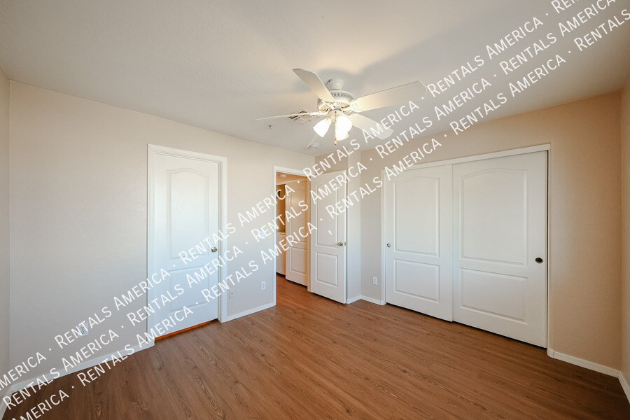 Building Photo - 3716 E University Dr