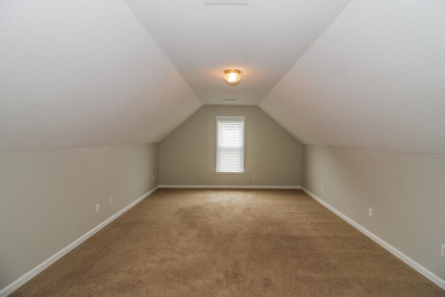 Building Photo - 4570 Wood Fox Cove