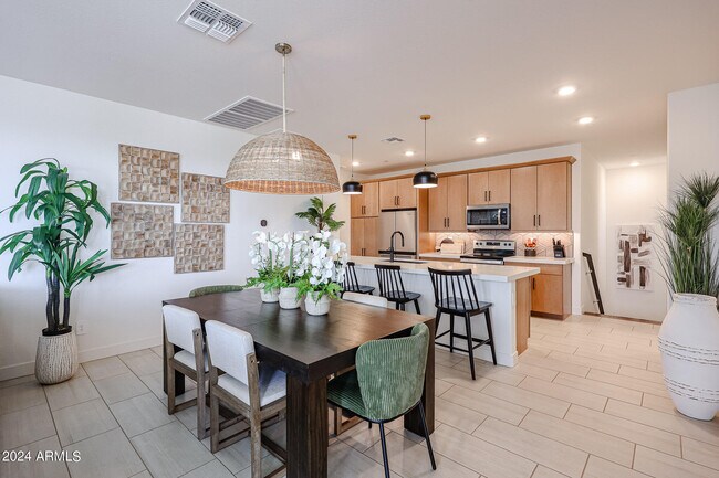 Building Photo - 11300 N Casa Dega Dr