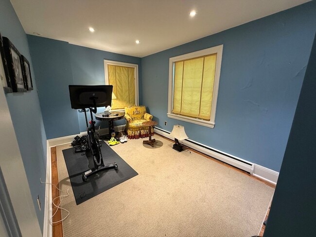 Building Photo - 506 Roslyn Pl