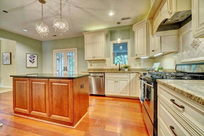 Building Photo - 1700 Jermyn Ln