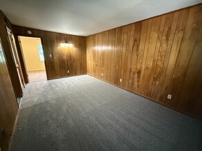 Building Photo - 586 Franklin St
