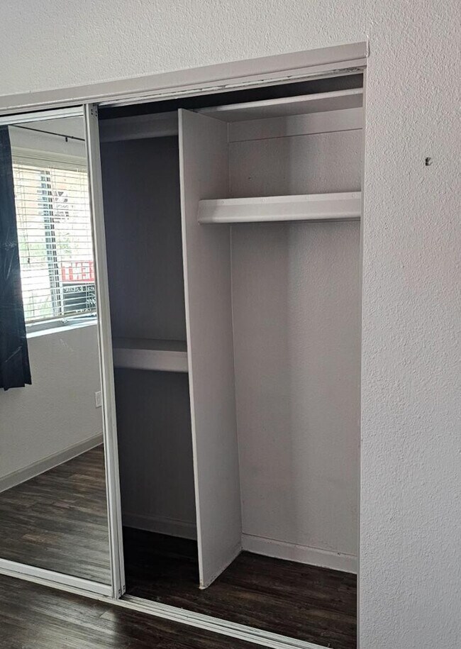 Building Photo - 4704 E Paradise Village Pkwy N