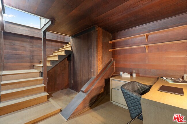 Building Photo - 8506 Oak Ct