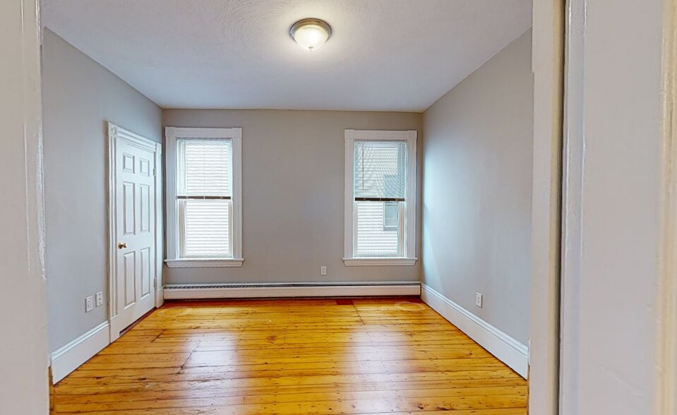 Building Photo - 9 Beacon St