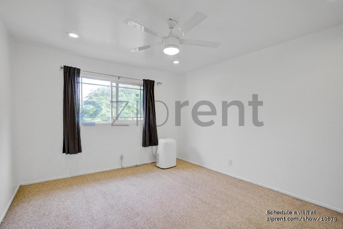 Building Photo - Unit