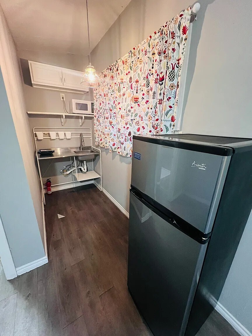 Building Photo - 3502 Ivandell Ave