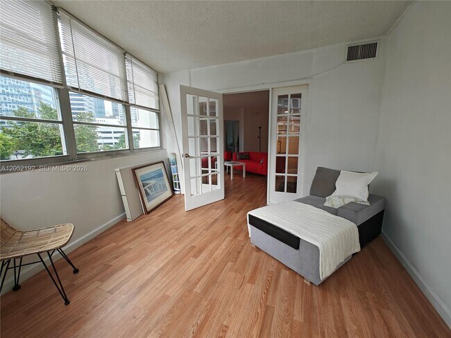 Building Photo - 825 Brickell Bay Dr