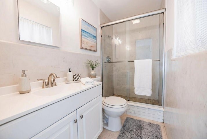 Building Photo - 270 SE 9th Ct