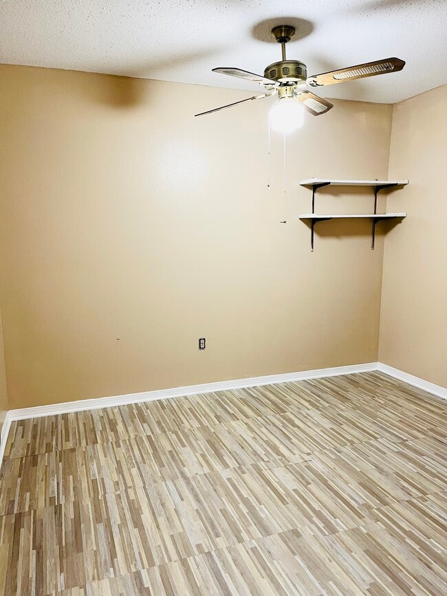 Building Photo - 1534 Delta Dr