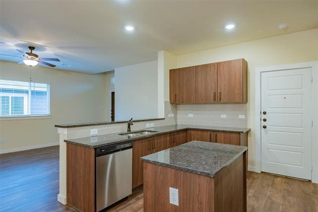 Building Photo - 601 Blackland dr