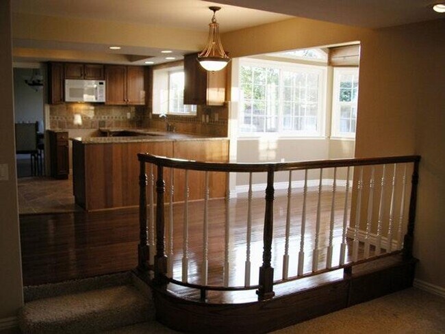 Building Photo - 485 Meadowbrook Dr