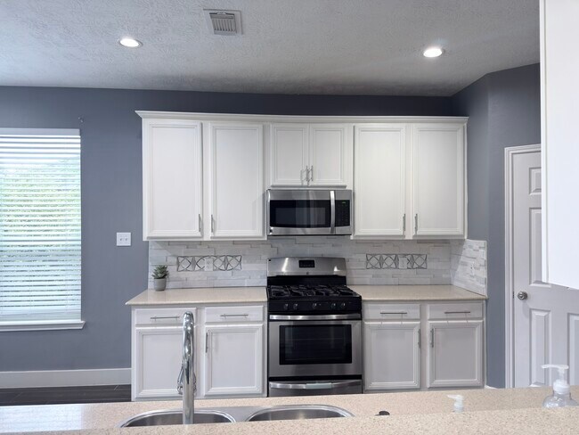 Building Photo - 18006 Barton Ridge Ln