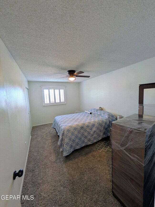 Building Photo - 709 Tays St