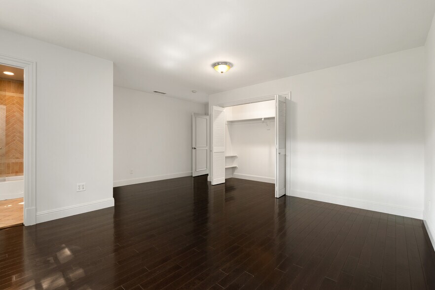 Building Photo - 519 N Rexford Dr