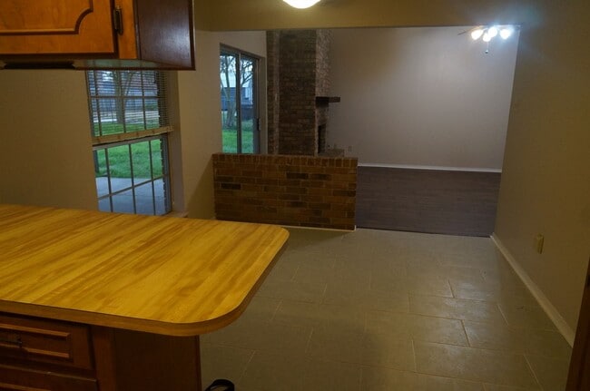 Building Photo - 114 Napoleon Dr