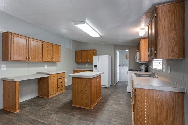 Building Photo - 18611 S Sugar Maple Cir