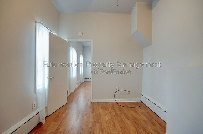 Building Photo - 519 N Chicago St
