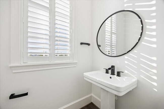 Building Photo - 3850 Glen Arbor Dr