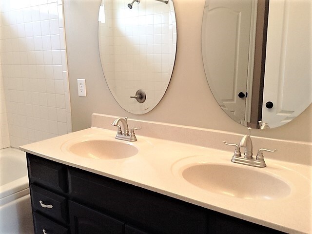 Building Photo - 2135 Canyon Ct