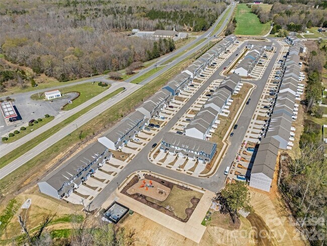 Building Photo - 512 Station St