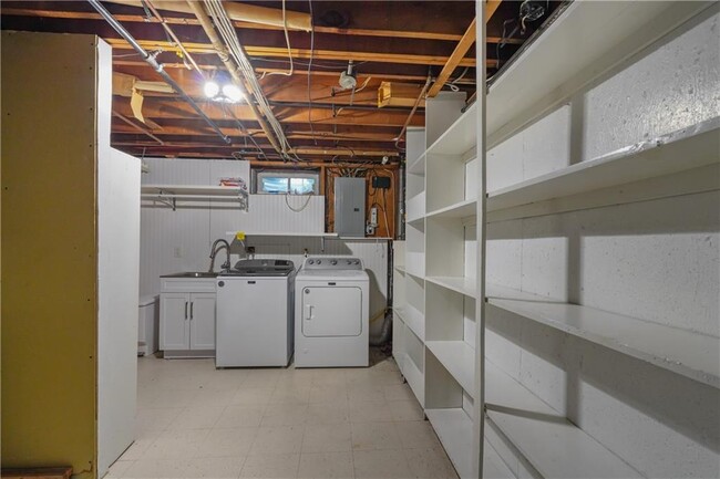 Building Photo - 155 Cedar Ave