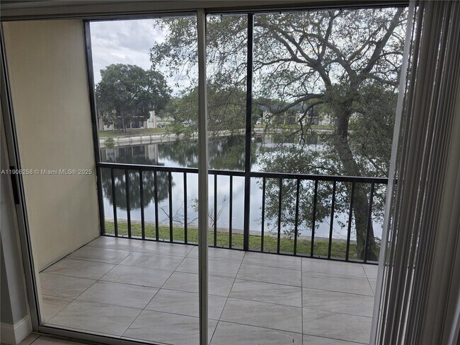 Building Photo - 7910 N Colony Cir