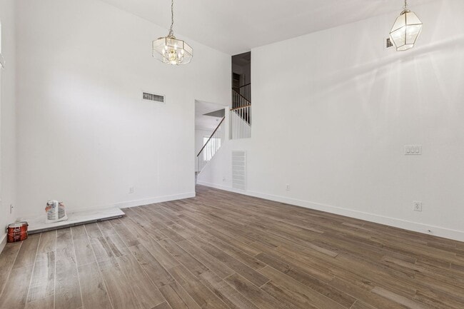 Building Photo - Spacious 2 Story 4 Bedroom 2.5 Bath Home L...