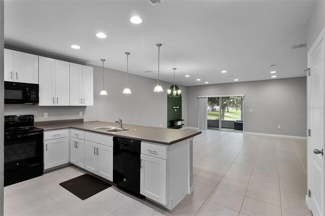 Building Photo - 228 Primrose Dr