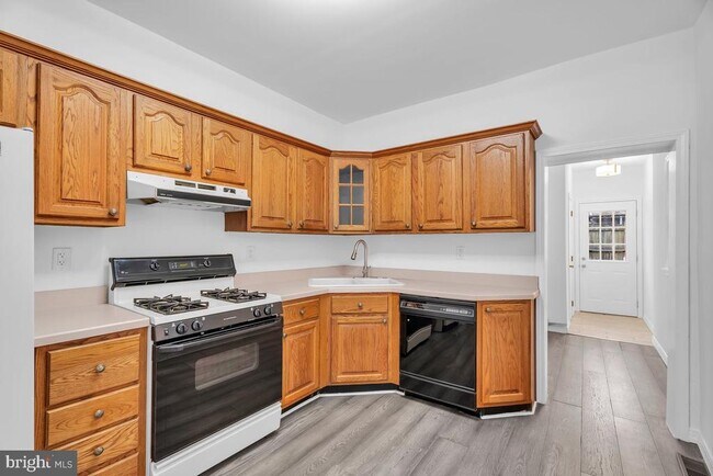 Building Photo - 3227 Chatham St