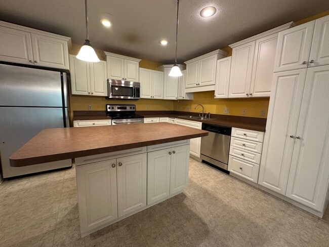 Building Photo - 1925 Buttonwood Ct