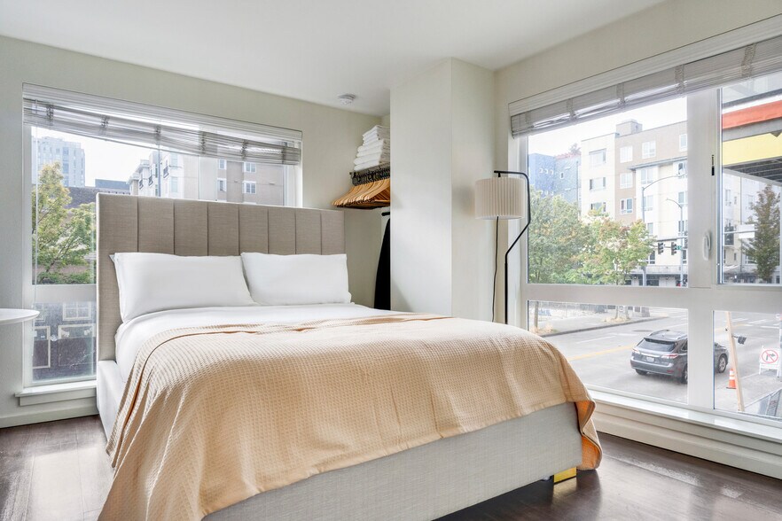 Primary Photo - 5001 Brooklyn Ave NE