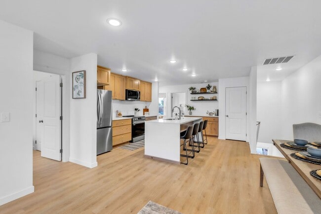 Building Photo - New Construction! Free first month rent