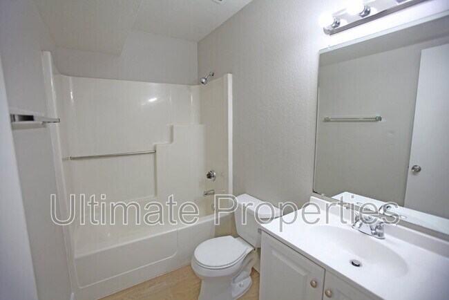 Building Photo - 10825 N 45th Ln