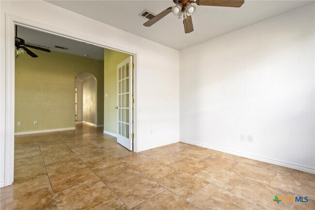 Building Photo - 3504 Saul Dr