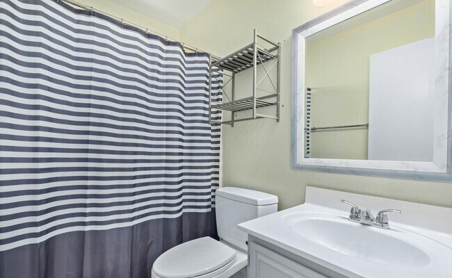Building Photo - 3 BR 2.5 BA Glendale