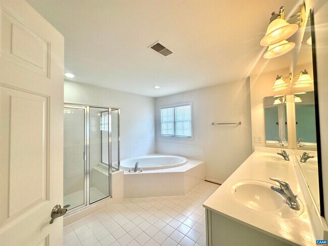 Building Photo - 252 Millstream Dr