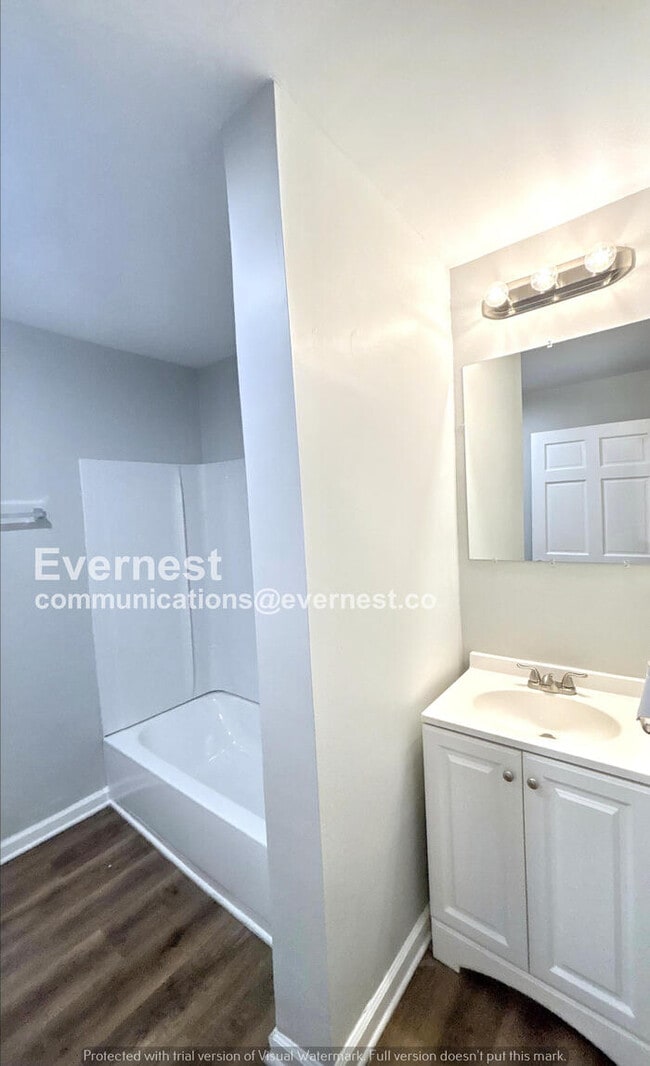 Building Photo - 1321 Southfield Dr S