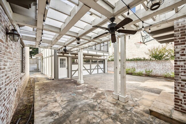 Building Photo - 2117 Chilton Rd