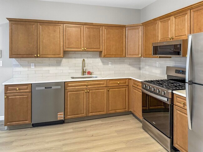 Building Photo - 729-731-731 Broadway