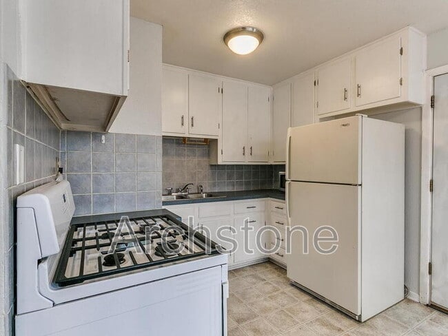 Building Photo - 630 Villa Dr