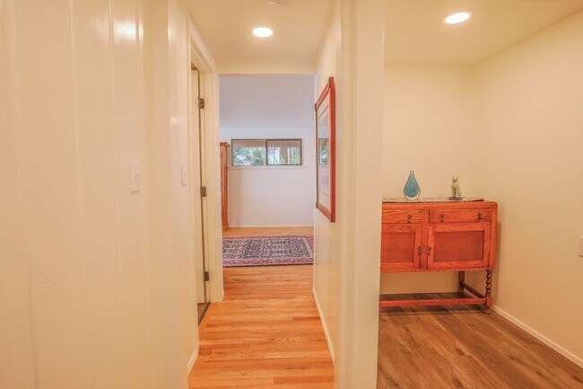 Building Photo - Gorgeous Langley Home With Water View and ...
