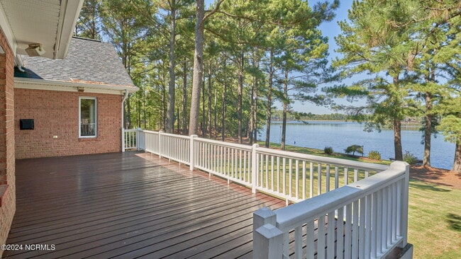 Building Photo - 11 Whisper Lake Dr