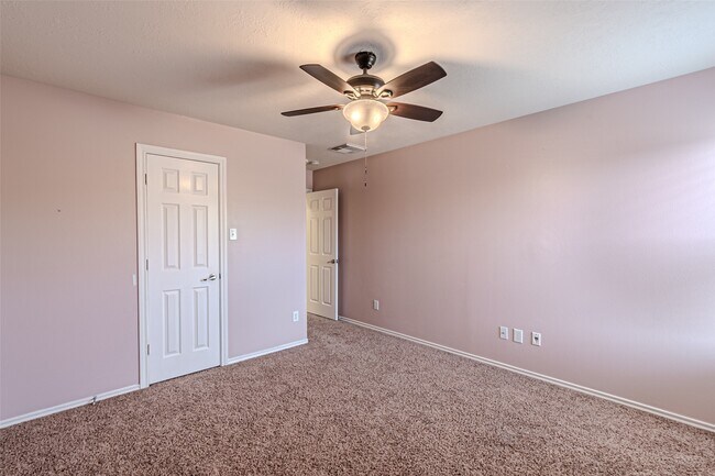 Building Photo - 17818 Serene Shore Dr