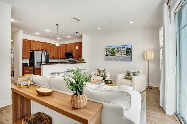 Building Photo - 642 NW 38th Cir