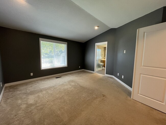 Building Photo - Beautiful Single-Level 3 Bedroom Home with Modern Kitchen and Open Floor Plan