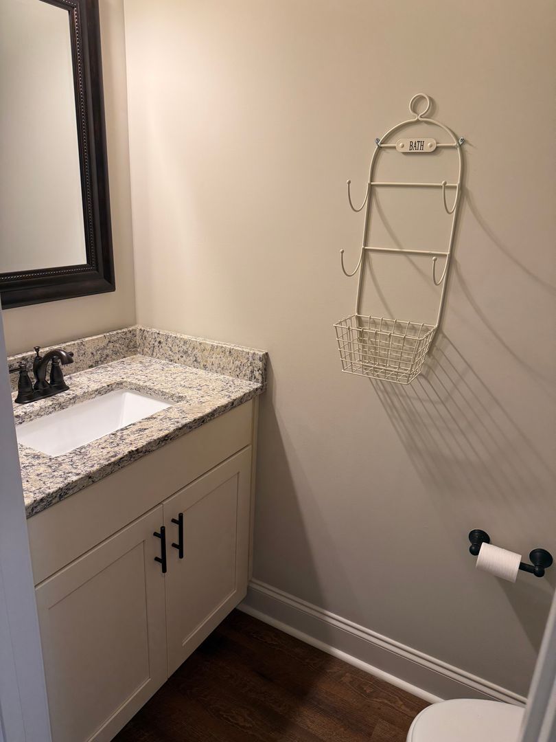 Building Photo - Eagle Ridge Townhome - Furnished Unit - Op...